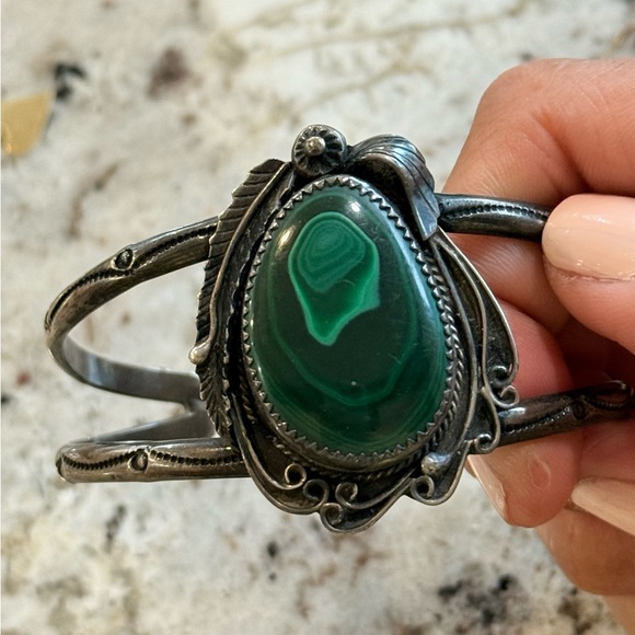 Vintage Native Nila Johnson (NJ) Malachite Sterling Silver Navajo cuff bracelet - Picture 2 of 9